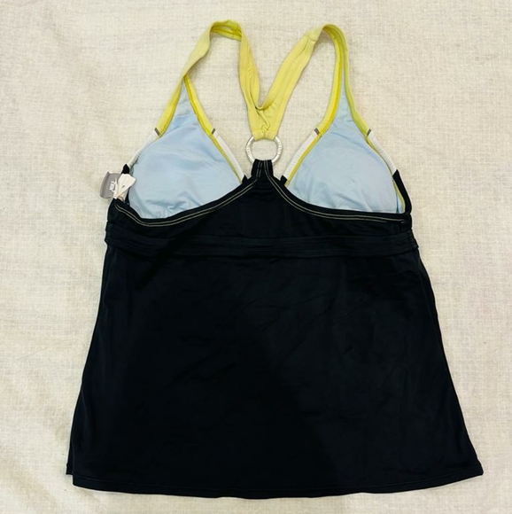 Nike athleisure wear tee - Picture 5 of 9